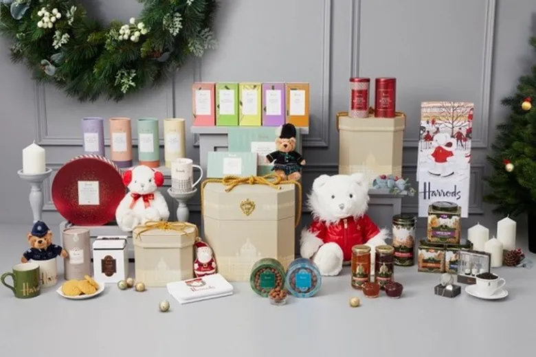 “Harrods Magical Happiness”เติมเต็มเทศกาลแห่งความมหัศจรรย์ กับเซ็ตของขวัญสุดคลาสสิกสไตล์อังกฤษ จากแฮร์รอดส์