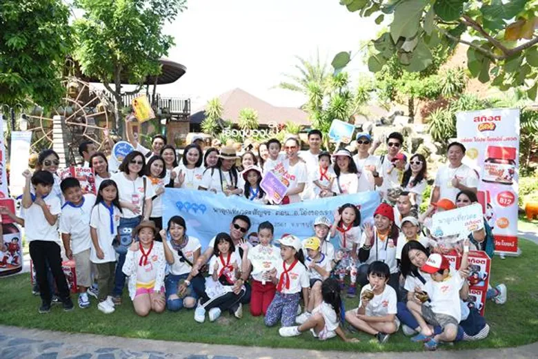 “แม่กบ” พา “ณดล – ณดา” ตีตั๋วตะลุยแหล่งเรียนรู้ราชบุรีสุดหรรษา ลงมือปั้น – เพ้นท์โอ่งครั้งแรก!! กับ สก๊อต คิตซ์ ซุปไก่สกัด สำหรับเด็ก