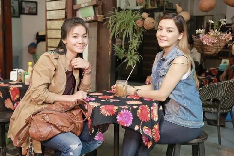 เบิ่งเมือง ม่วนซื่น “ต่าย อรทัย-อเล็กซานดร้า” พาเที่ยว สปป.ลาว แบบคนเมือง ในรายการ “ต่าย อรทัย สะบายดี”