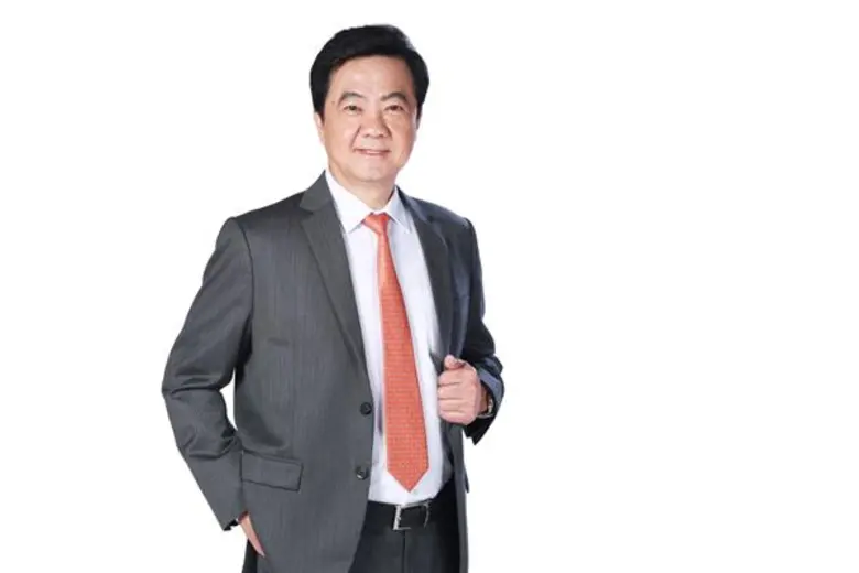 รศ.ดร.เฉลียว วิทูรปกรณ์ รองประธานเจ้าหน้า...