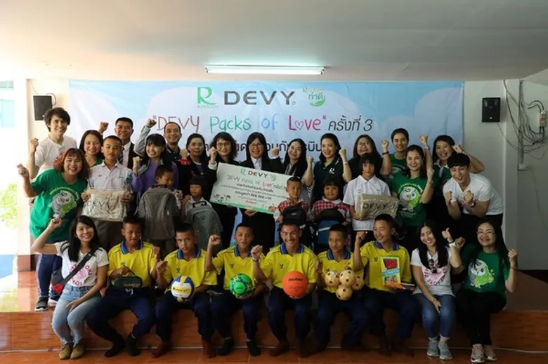 โรบินสันทำดี ร่วมกับผลิตภัณฑ์เดวื่ ร่วมส่งมอบไออุ่น แบ่งปันความรักกับโครงการ “DEVY Packs of Love ครั้งที่ 3” จังหวัดเชียงราย มอบกระเป๋านักเรียน อุปกรณ์การเรียน และปรับปรุงสนามกีฬา ร่วมมูลค่ากว่า 660,000 บาท