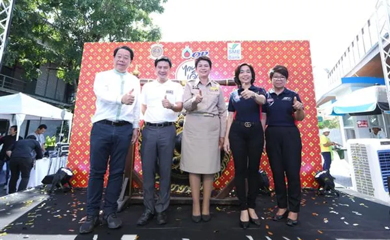 กระทรวงพาณิชย์ PTTOR และธนาคาร SMEs ขานรับนโยบายรัฐบาล ผนึกกำลังร่วมกับผู้แทนจำหน่ายสถานีบริการน้ำมัน PTT Stationริเริ่มโครงการ “ไทยเด็ด” มุ่งส่งเสริมการจำหน่ายผลิตภัณฑ์สินค้าชุมชนภายในสถานีบริการน้ำมัน PTT Station