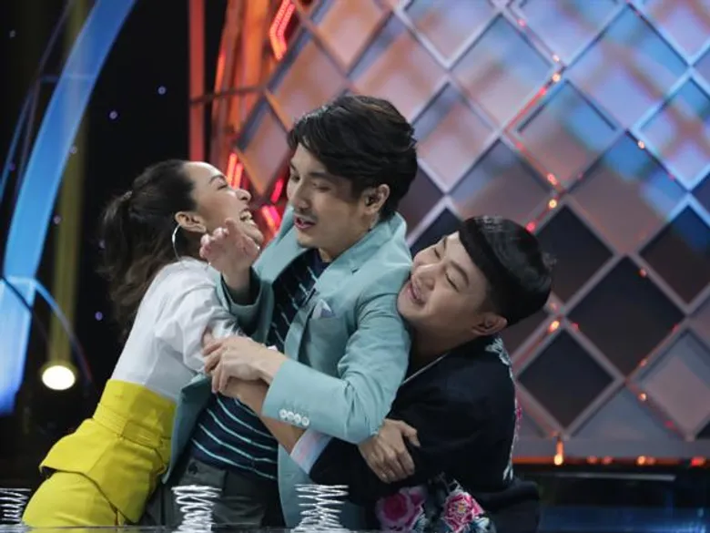 ทีวีไกด์: รายการ “บัดดี้ตีไข่” นุ้ย – ซาร่า โดนเผาเละ กลางรายการ “บัดดี้ตีไข่”