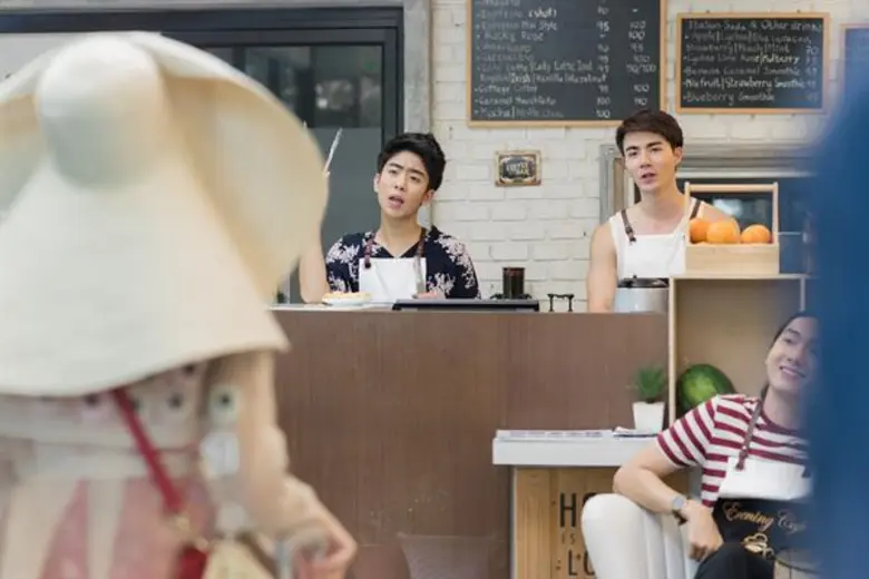 “เยียร์” อ่อยแรง! เผลอลูบไล้มือ “ซี” แอบเคลิ้มใน “Sugar Cafe เปิดตำรับรักนายหน้าหวาน”