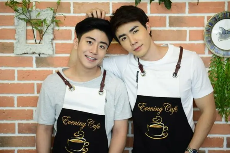 “เยียร์” อ่อยแรง! เผลอลูบไล้มือ “ซี” แอบเคลิ้มใน “Sugar Cafe เปิดตำรับรักนายหน้าหวาน”