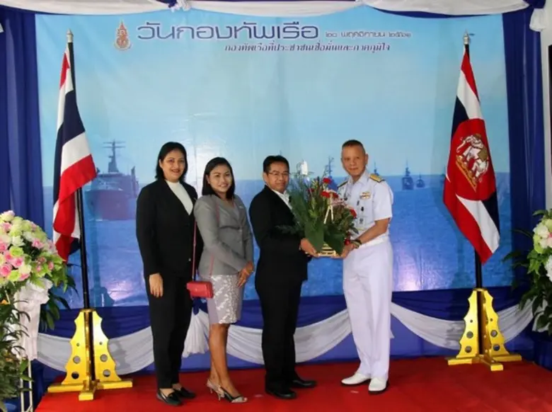 นายมนูญ วุฒิ ผู้จัดการทั่วไป และคุณกรรัชน...