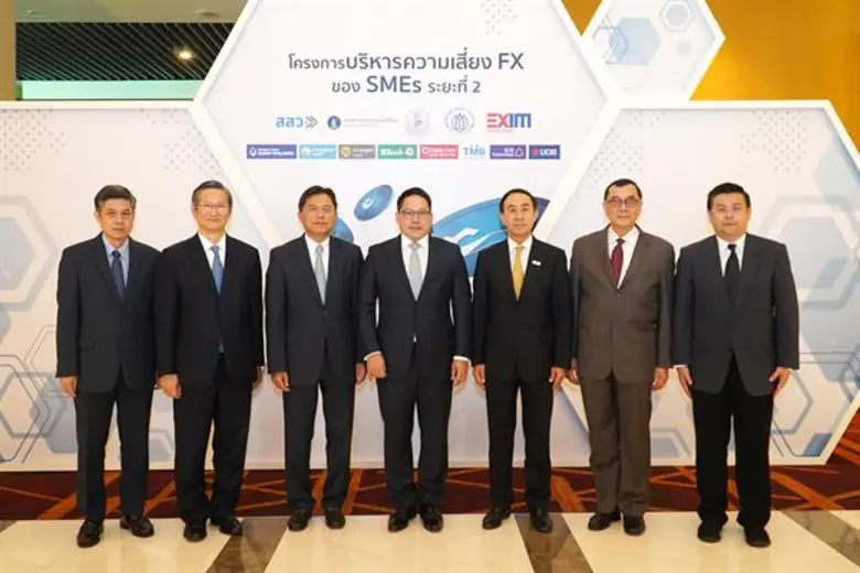 นายพิศิษฐ์ เสรีวิวัฒนา (ที่ 3 จากขวา) กรร...