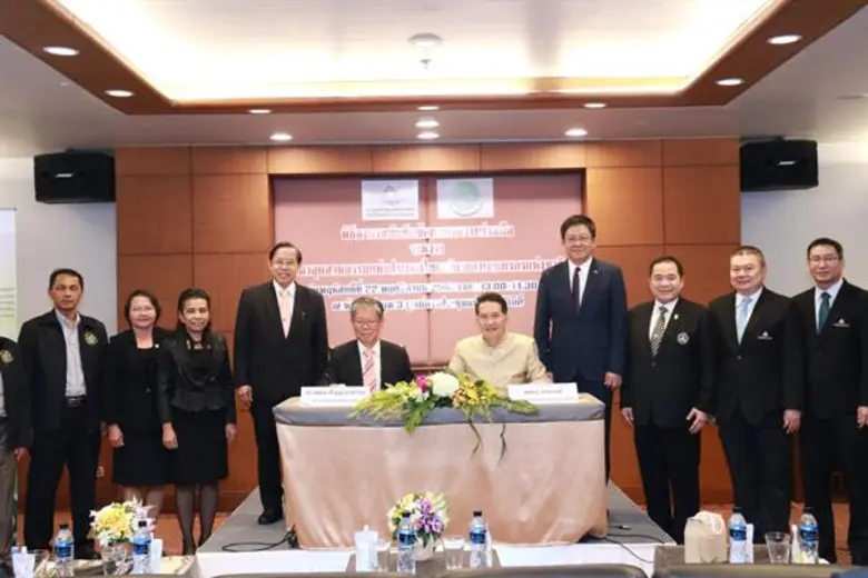 นายสุพันธุ์ มงคลสุธี ประธาน ส.อ.ท. และ นา...