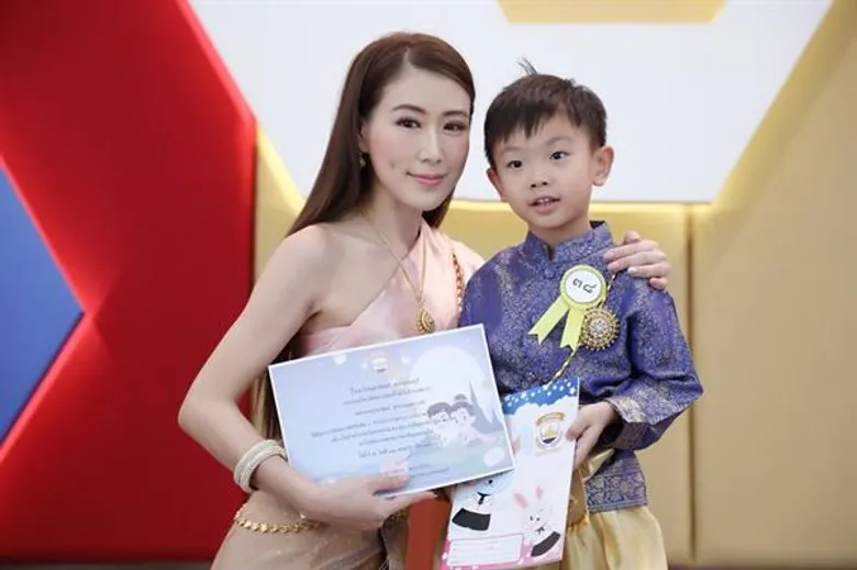 'ครูเอิร์น-จิรวรรณ’ นำชาวสาธิตกรุงเทพธนบุรีร่วมกิจกรรมวันลอยกระทง ประจำปี 2561