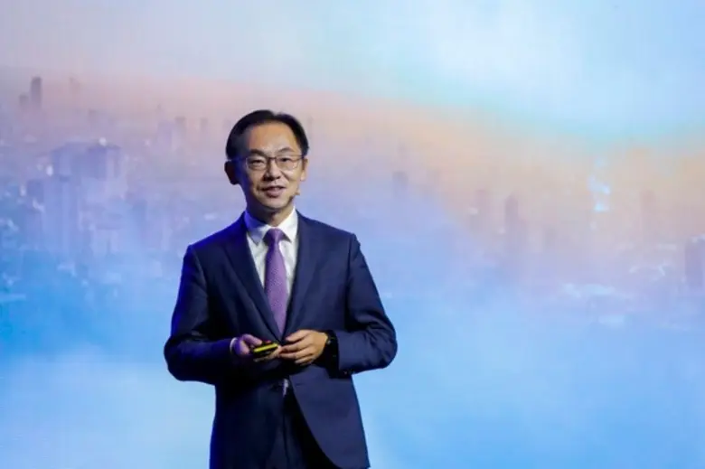 ในระหว่างปาฐกถาในงาน Global Mobile Broadb...