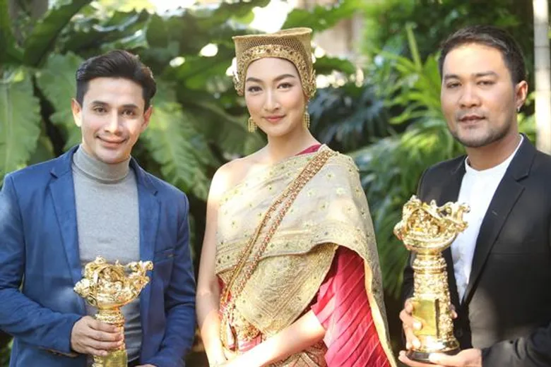 มโนราห์ไข่เหลี้ยม&ทิวากร ปลาบปลื้มที่สุด!!! เข้ารับรางวัล “สังขเณศ” สาขาศิลปะและวัฒนธรรมดีเด่น ประจำปี 2561