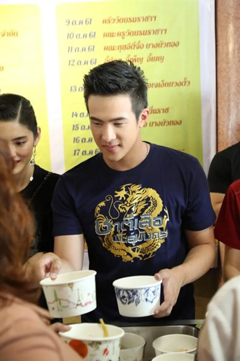 “เจมส์ มาร์” “เดียร์น่า” นำทีมนักแสดง ไหว้เทพเจ้า เอาฤกษ์เอาชัย พร้อมทำบุญเปิดโรงทาน ในกิจกรรม “ชาติเสือพันธุ์มังกร ขอพรอิ่มบุญอิ่มใจ”