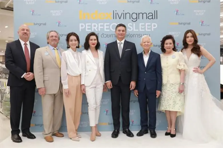 คุณกฤษชนก ปัทมสัตยาสนธิ (ที่ 4 จากซ้าย) กรรมการผู้จ...