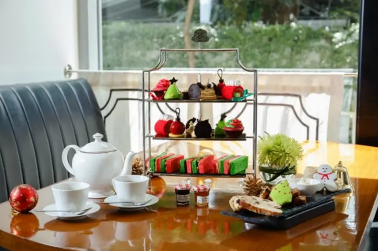 A BRIMMING BASKETFUL OF THE FESTIVE SEASON AWAITS AT CAFE CLAIRE