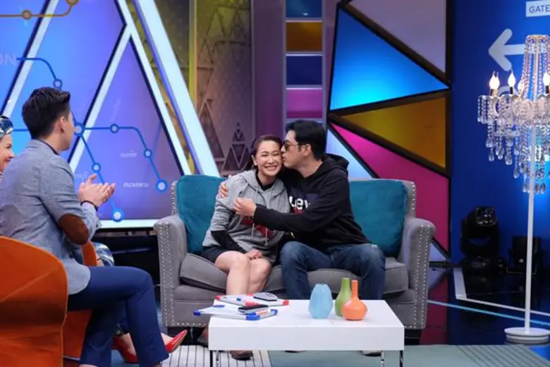 ทีวีไกด์: รายการ “สวัสดี Station” “หนุ่ม ศรราม” เห่อลูกในท้อง!! “ติ๊ก” ชมเป็นสามี “สุภาพบุรุษ”