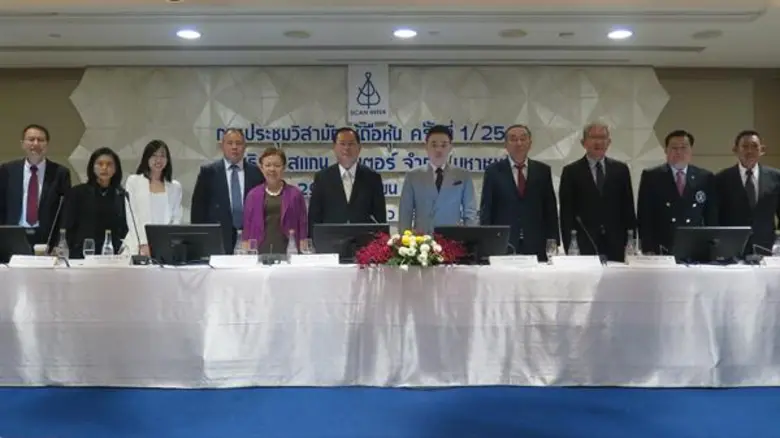 ดร.ทนง พิทยะ (ที่ 6 จากซ้าย) ประธานกรรมการ, นายธัญช...