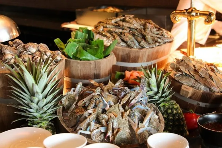 โรงแรมฮิลตัน พัทยา ชวนคุณอิ่มอร่อยแบบไม่อั้นกับบุฟเฟ่ต์อาหารทะเลมื้อค่ำ