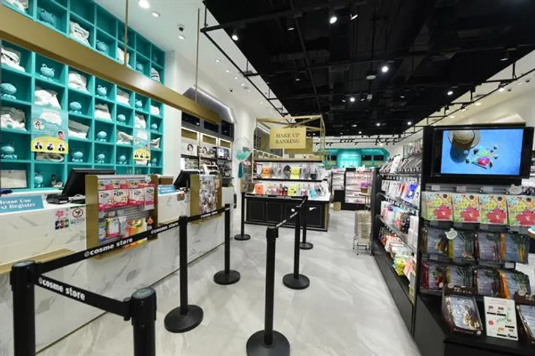 @cosme store ร้านเครื่องสำอางยอดนิยมในประเทศญี่ปุ่น บุกตลาดประเทศไทย เปิดตัว @cosme store ที่ไอคอนสยาม เป็นสาขาแรก วางแผนเปิดสาขาเพิ่มอีกอย่างน้อย 5 สาขาในอีก 3 ปีข้างหน้า