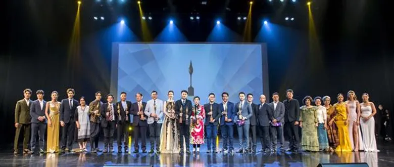 งานประกาศผล “รางวัลทีวีสีขาว” ครั้งที่ 1 ทอบ 2.7 ล้านบาท ละครข้ามสีทันดร กวาดหลายรางวัลใหญ่ โบว์-เมลดารับนำหญิง อนันดานำชาย