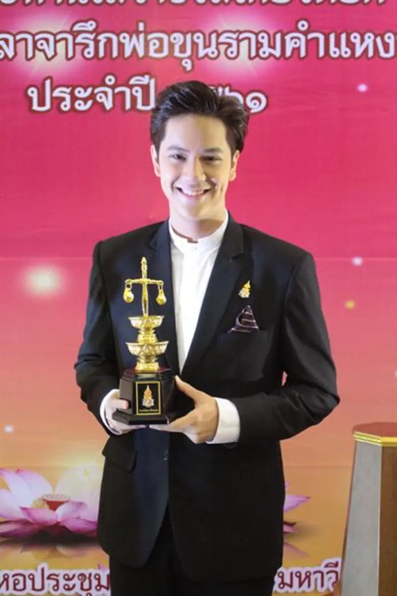 ถือเป็นคนรุ่นใหม่ที่น่าชื่นชมมากๆ สำหรับ ...