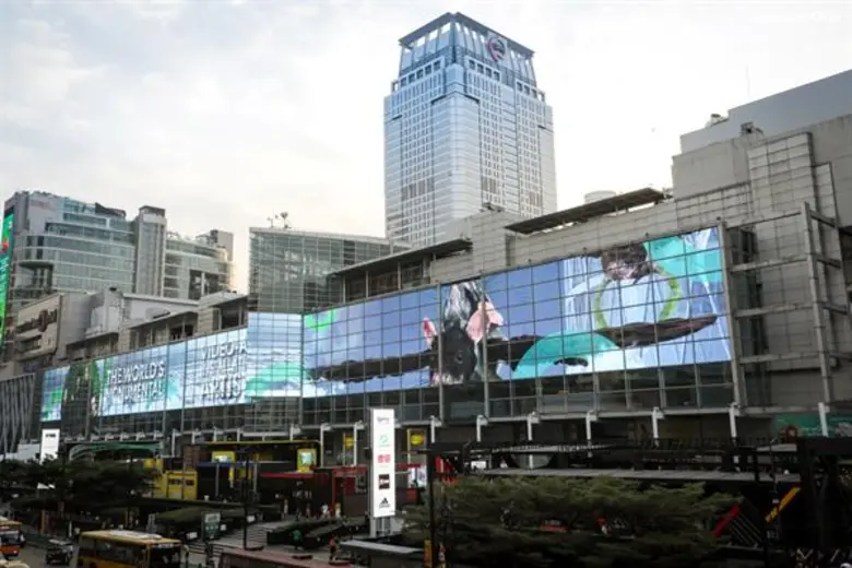 ทำความรู้จัก 5 ศิลปินผู้อยู่เบื้องหลังงานอาร์ตครั้งยิ่งใหญ่ “the wOrld’s iconic masterpiece of art centralwOrld”