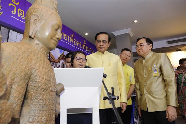 นายกรัฐมนตรี ครม. เยี่ยมชมกิจกรรมรณรงค์ "...