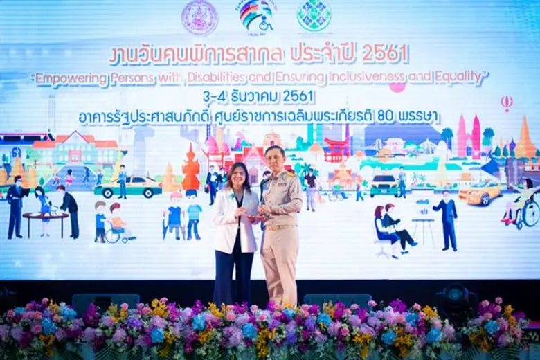 พลเอก อนันตพร กาญจนรัตน์ รัฐมนตรีว่าการกร...