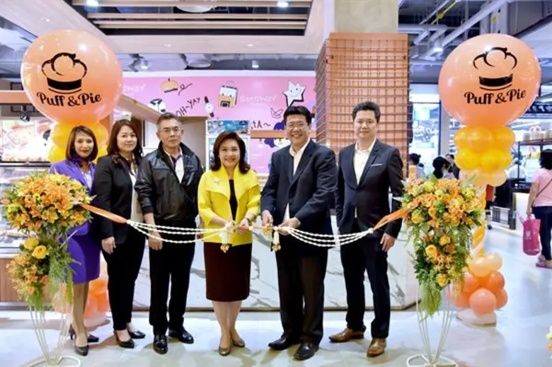 นางวรางคณา ลือโรจน์วงศ์ (ที่ 4 จากซ้าย) ก...