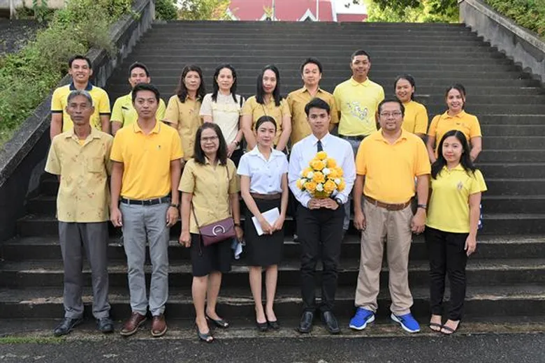 ม.อ.ตรัง ร่วมวางพานพุ่มดอกไม้ วันคล้ายวันเฉลิมพระชนมพรรษา ในหลวง ร.9 วันชาติ และวันพ่อแห่งชาติ