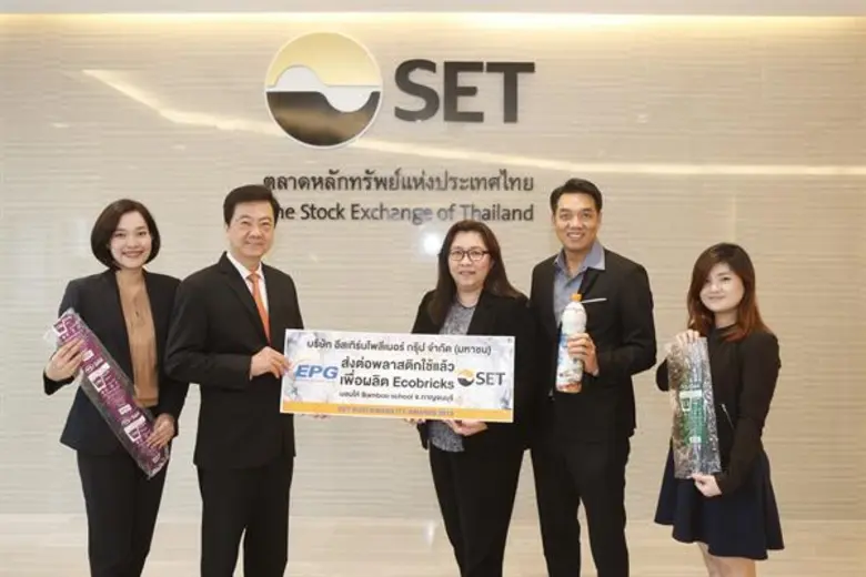 รศ.ดร.เฉลียว วิทูรปกรณ์ (ที่ 2 จากซ้าย) ร...