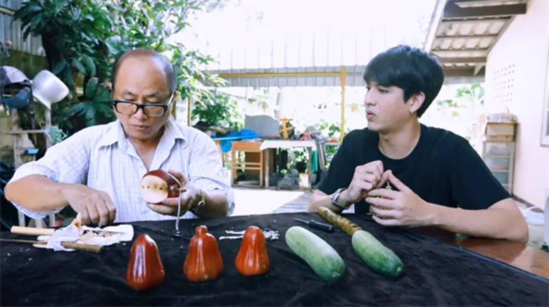 ทีวีไกด์: รายการ "ไทยทึ่ง" “เลโอ” พาทึ่ง “เครื่องดนตรีผลไม้” ศิลปะสุดพิสดาร!!! ใน “ไทยทึ่ง” 9 ธ.ค.นี้
