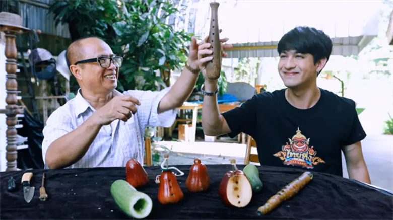 ทีวีไกด์: รายการ "ไทยทึ่ง" “เลโอ” พาทึ่ง “เครื่องดนตรีผลไม้” ศิลปะสุดพิสดาร!!! ใน “ไทยทึ่ง” 9 ธ.ค.นี้