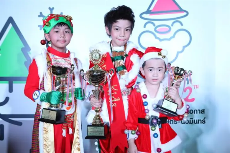 การประกวด Santa Kids ทูตน้อยเพื่อเพื่อนด้อยโอกาส ปีที่ 12 ชิงถ้วยเกียรติยศ หม่อมหลวงสราลี กิติยากร พร้อมสายสะพายและทุนการศึกษา น่ารักสมวัย พร้อมปฏิบัติภารกิจเพื่อสังคม มอบรายได้ให้ “มูลนิธิบ้านนกขมิ้น”