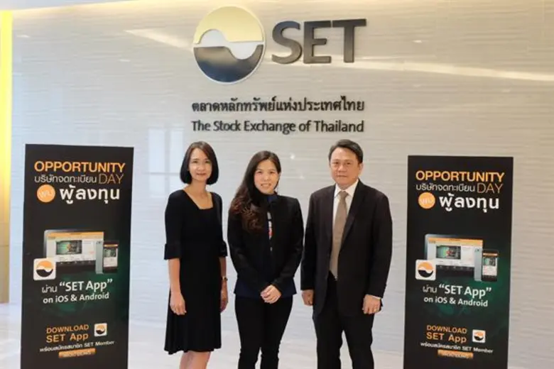 นางสาวภาวิตา ลี้สกุล (กลาง) กรรมการ และผู...