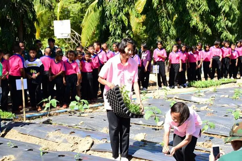 'อีสท์ เวสท์ ซีด’ นำร่องโครงการ 'ผักโรงเรียน’ น้อมนำพระราชดำริการเกษตรทฤษีใหม่ ปลูกฝังสู่เยาวชน เพื่อความยั่งยืน