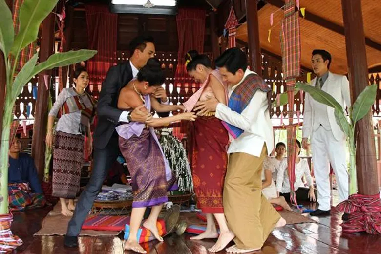“ไนกี้ - จูน” วิวาห์สลาย “ใบเตย” เลือดร้อนถล่มงานแต่งเละ !!