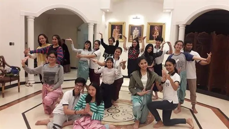 อาจารย์ – นักศึกษา ม.อ.ตรัง ฝึกการแสดงศิลปวัฒนธรรมไทย ให้กับนักเรียนใน กรุงมานามา ประเทศบาห์เรน