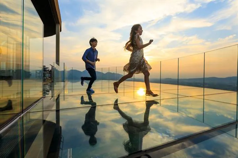 Celebrate Festive Season Spectacularly at Holiday Inn Vana Nava Hua Hin