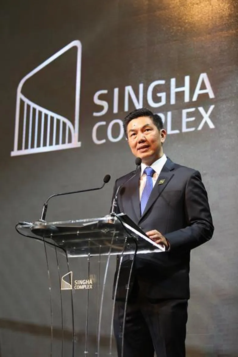 'สิงห์ คอมเพล็กซ์’ เปิดตัวยิ่งใหญ่อลังการพร้อมทัพคนดัง ตบเท้าร่วมแสดงความยินดีกันอย่างล้นหลาม สมศักดิ์ศรี โครงการลักชัวรี มิกซ์ ยูส แห่งแรกบนอโศก-เพชรบุรี