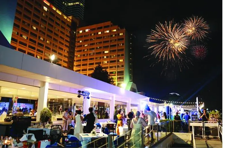 ปาร์ตี้นับถอยหลังสู่ปีใหม่ 2562 ที่โรงแรมแม่น้ำ รามาดาพลาซา