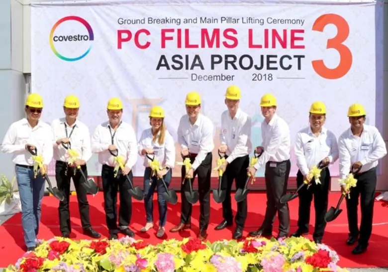ดร. ทอร์สเท่น ดรายเออร์ (ที่สามจากขวา) หั...