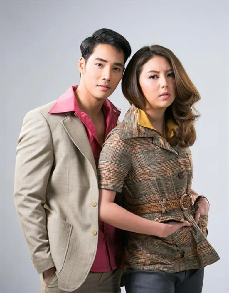 แฟนๆละครบู๊ แอคชั่น เตรียมให้พร้อม “ชุมแพ” กำลังจะกลับมา “พี่กอบสุข” ส่ง “เด่นคุณ”ปะทะฝีมือ “มิว-ลักษณ์นารา” พร้อมนักแสดงรุ่นใหญ่ ยิงกันสนั่นจอ