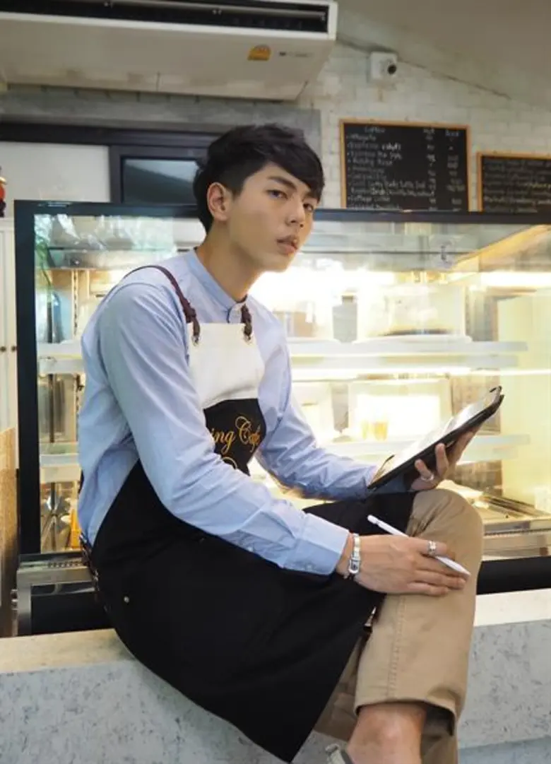จากหนุ่มขายไอติมผู้โด่งดังในโซเชียล “อัพ” ประเดิมบทผู้จัดการร้านกาแฟ