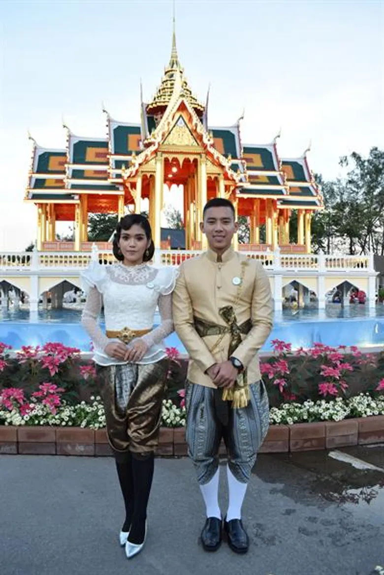 “ใบเตย-เบิ้ล ปทุมราช” ชวนแต่งชุดไทย เที่ยว “งานอุ่นไอรัก คลายความหนาว”