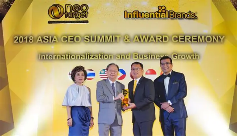 คุณสุชาติ ระมาศ รองกรรมการผู้จัดการใหญ่ตล...