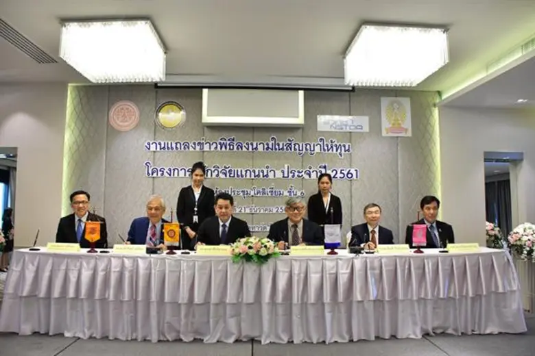 อาจารย์ จุฬาฯ และ มจธ. คว้านักวิจัยแกนนำ 2561 รับงบวิจัยขนาดใหญ่ 20 ล้านบาท สานต่องานด้านอุตสาหกรรมและการแพทย์