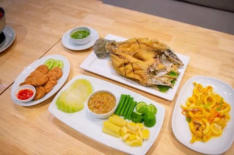 เชฟปอง ชวนคุณมาอิ่มสุดคุ้มกับโปรโมชั่น อร่อยเลือกได้ในเมนูเซต 888.- ที่ร้านแหลมเจริญซีฟู้ด สาขาเซ็นทรัล แอร์พอร์ต"