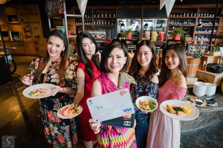นางสาวปริม ปัญญาเสรีพร (กลาง) ผู้อำนวยการ...