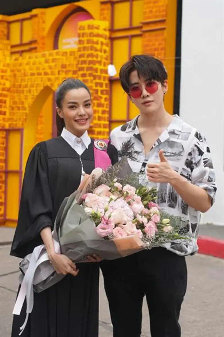 ยินดีกับบัณฑิตป้ายแดง นางเอกเลือดใหม่ ช่อ...