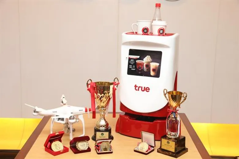 นวัตกรกลุ่มทรู โชว์ 2 ผลงานแห่งความภาคภูมิใจ CoW on Fly และหุ่นยนต์ COFY คว้า 6 รางวัลนวัตกรรมระดับสากล ในเวทีการประกวด “International Invention & Design Competition (IIDC) 2018” ณ ฮ่องกง